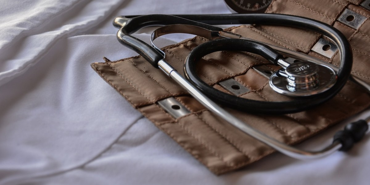 how to become an obgyn — career guide illustration